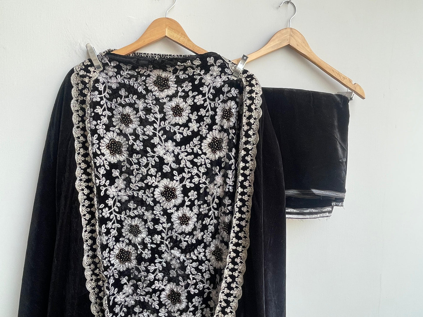 Resham embroidered unstitched velvet ladies suit Rc18838 (b)