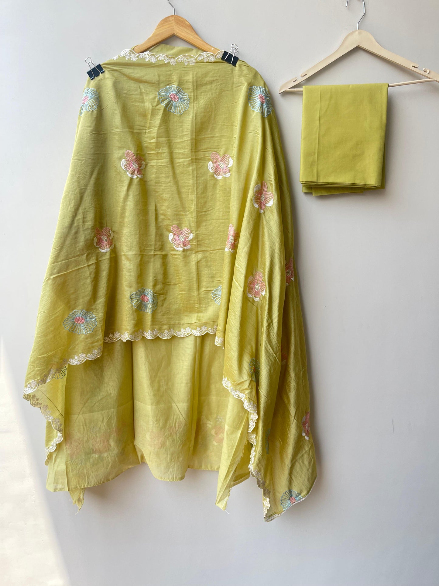 Mul chanderi unstitched ladies suit Rc18936 (a)