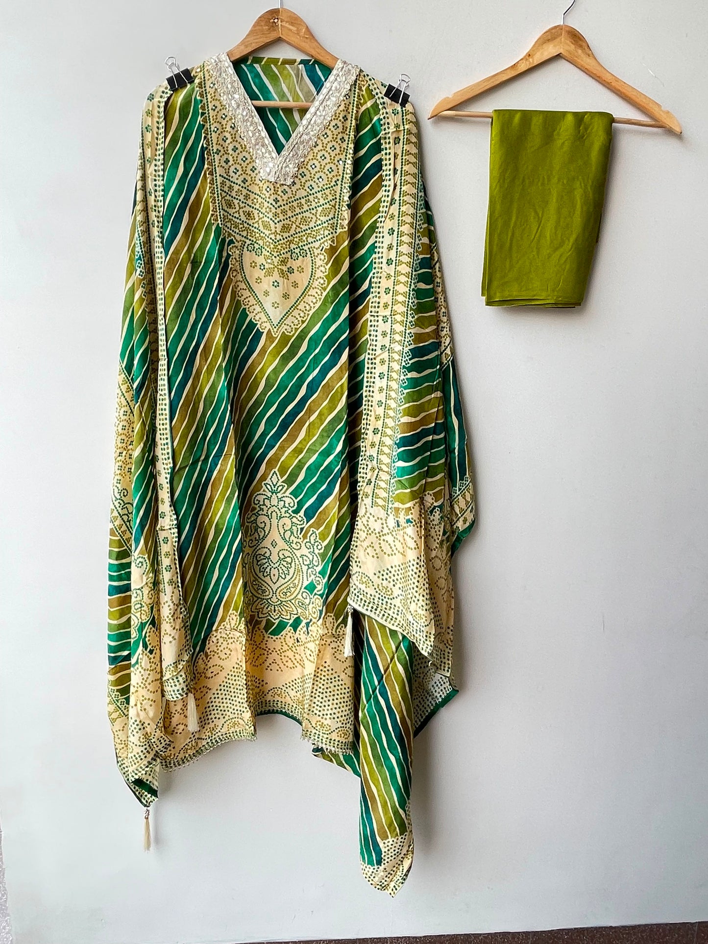 Muslin printed unstitched ladies suit Rc19244