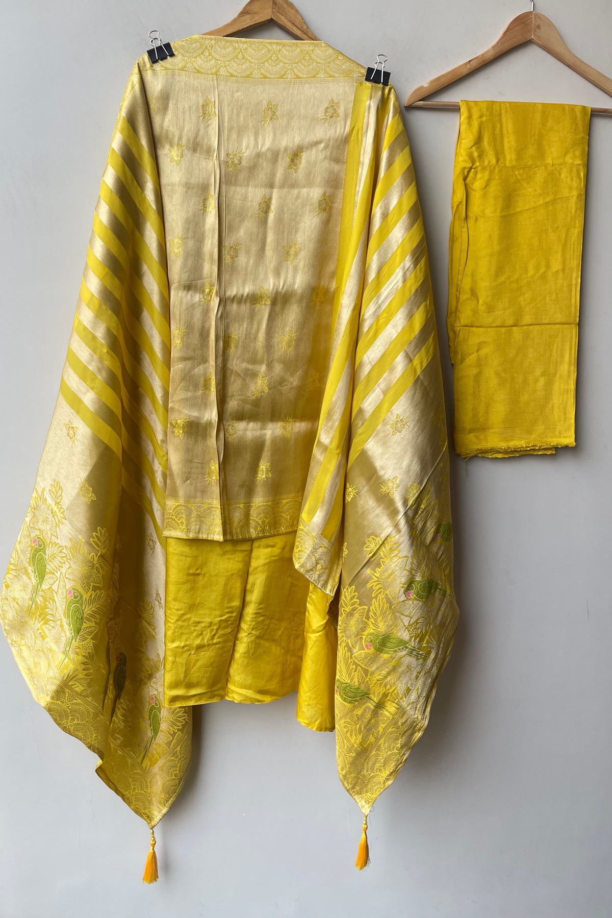 Premium Giraffe Silk Woven Unstitched 3 pcs Suit Set