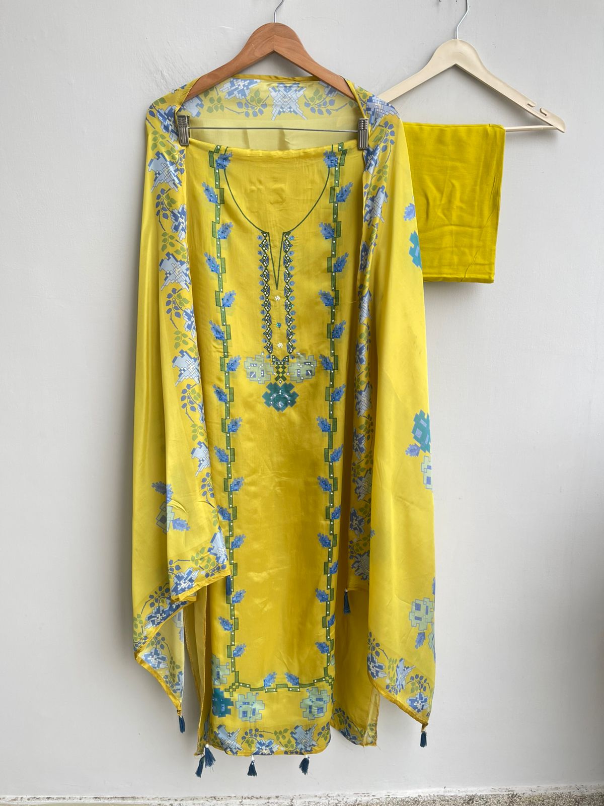 Satin Crepe Unstitched Ladies Suit RC-18289 – view 4