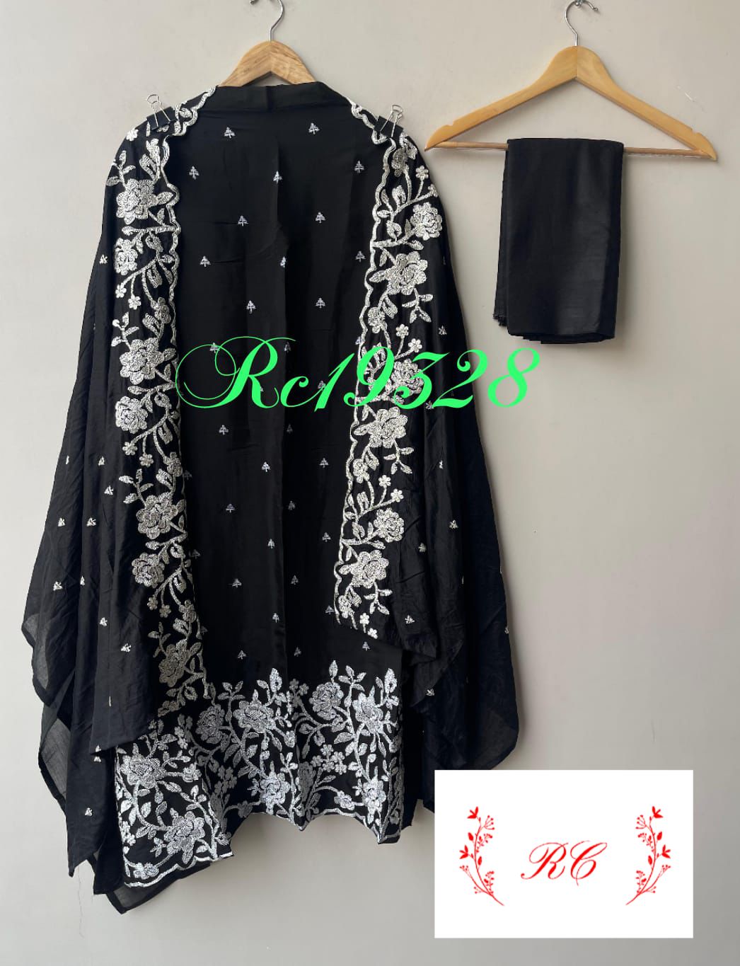 Mul chanderi unstitched ladies suit Rc19328 (a)
